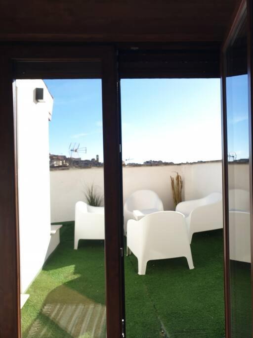 Atico En Toledo Con Terraza Apartamento Exterior foto